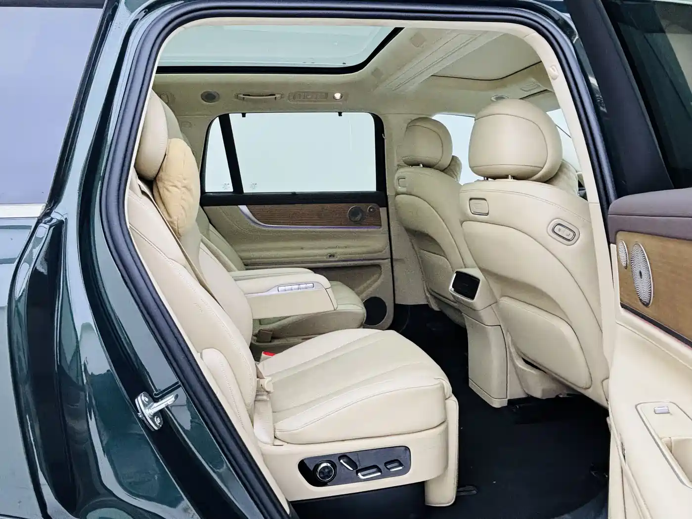 AITO Wenjie AITO M9 2024 Extended Range Ultra 42kWh 6-Seater фото 17