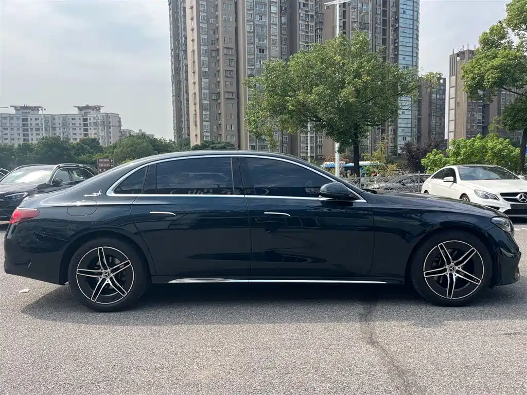 Фото 7 - Mercedes-Benz E-Class