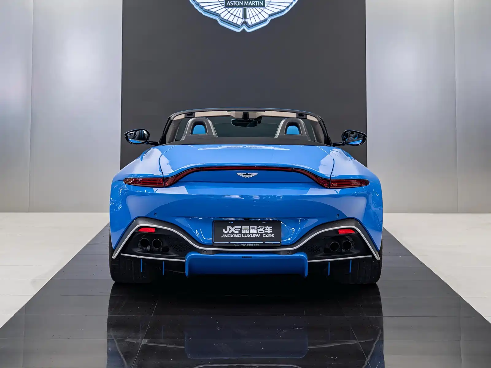 Фото 12 - Aston Martin Vantage