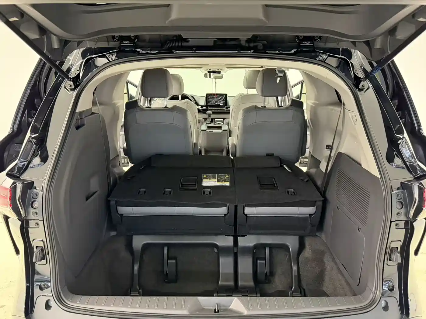 Toyota Granvia 2024 2.5L Hybrid Comfort фото 15