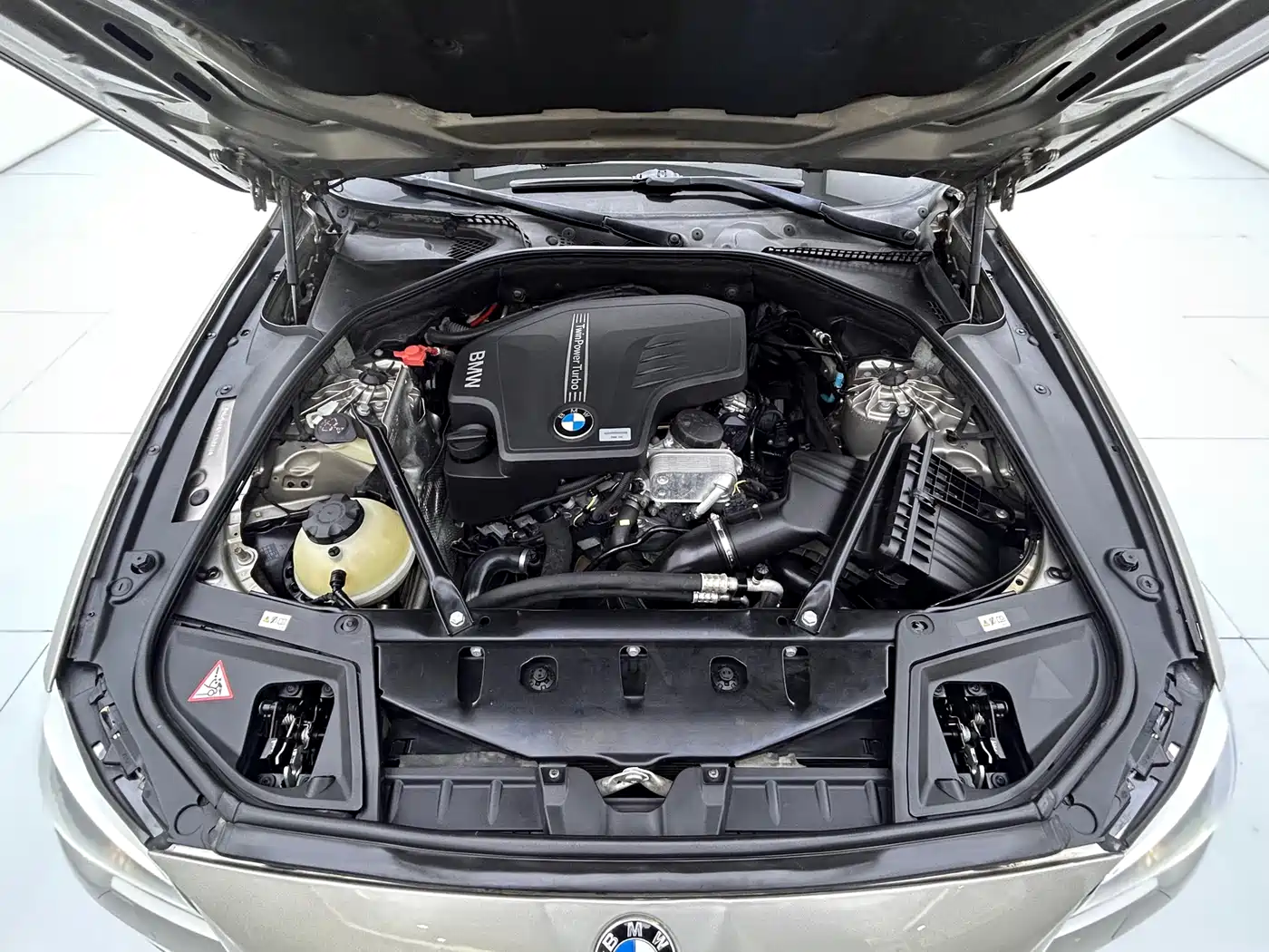 BMW 5 Series (Import) 2014 520i Classic фото 21