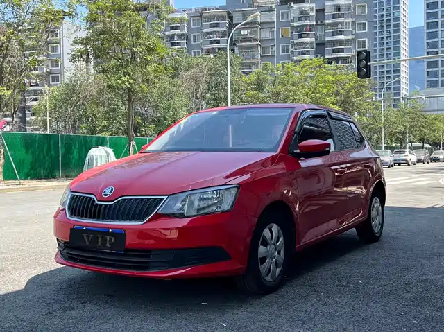  Škoda Fabia 2015 1.4L Automatic Advance Edition