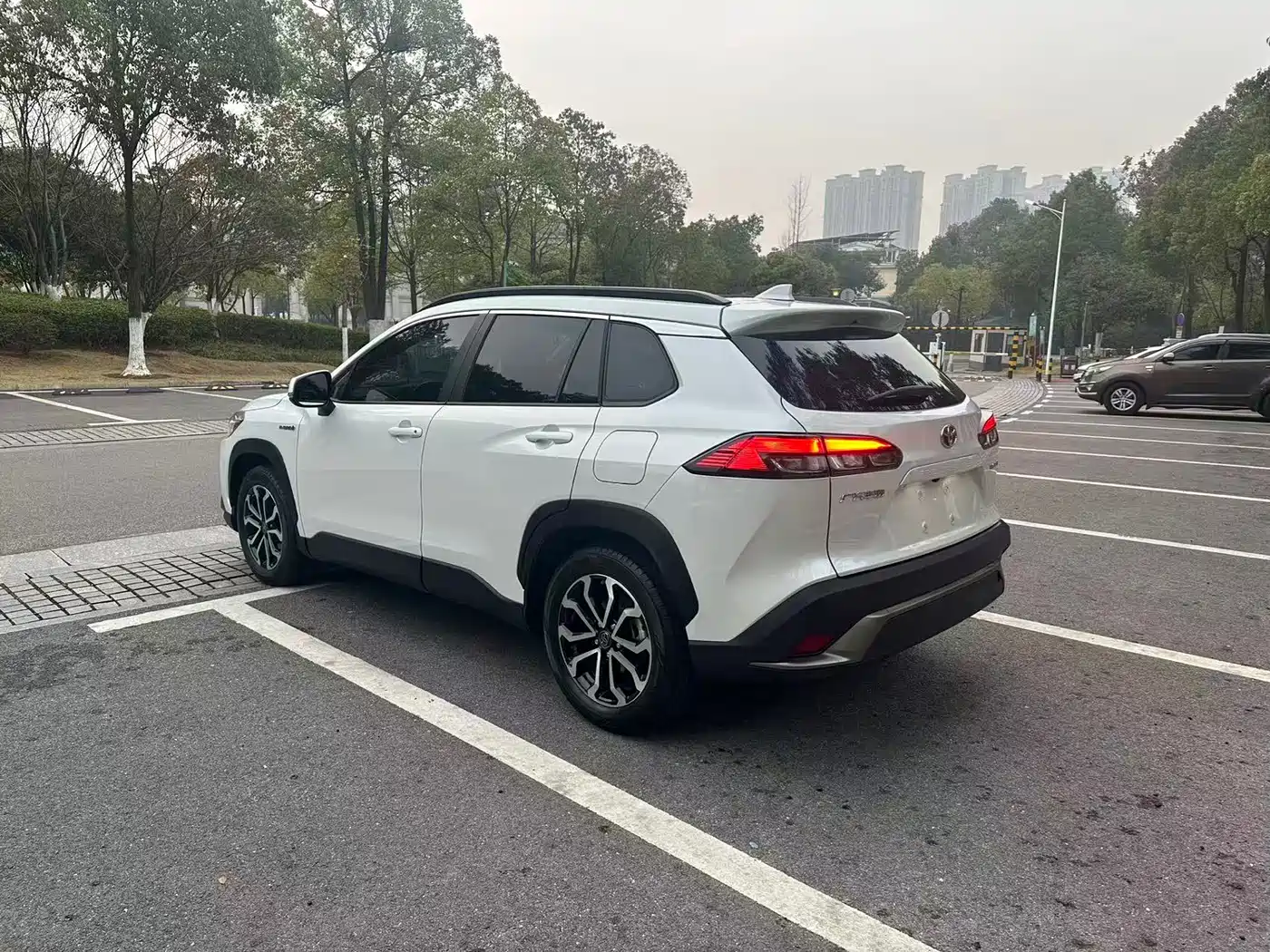 Toyota Frontlander 2023 2.0L Smart Hybrid Dual Engine Prestige Edition фото 3