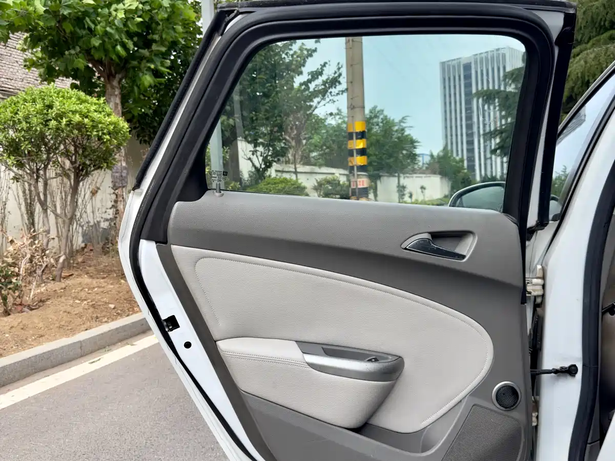 Buick Excelle 2013 Model XT 1.6L Automatic Fashion фото 15
