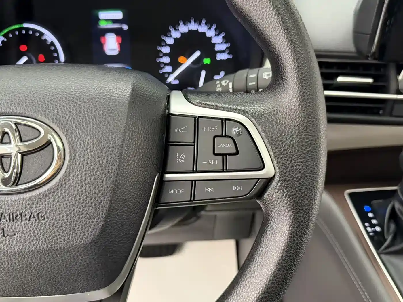 Toyota Granvia 2024 2.5L Hybrid Comfort фото 27