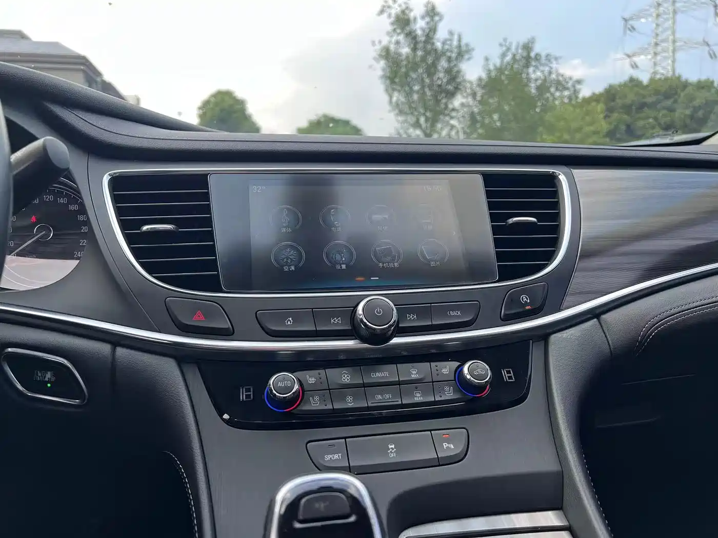Buick LaCrosse 2018 Model 20T Luxury Edition фото 13