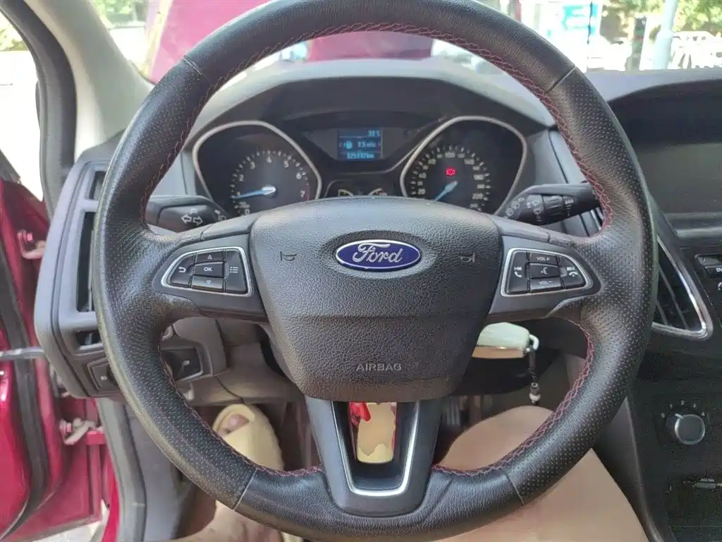 Фото 3 - Ford Focus