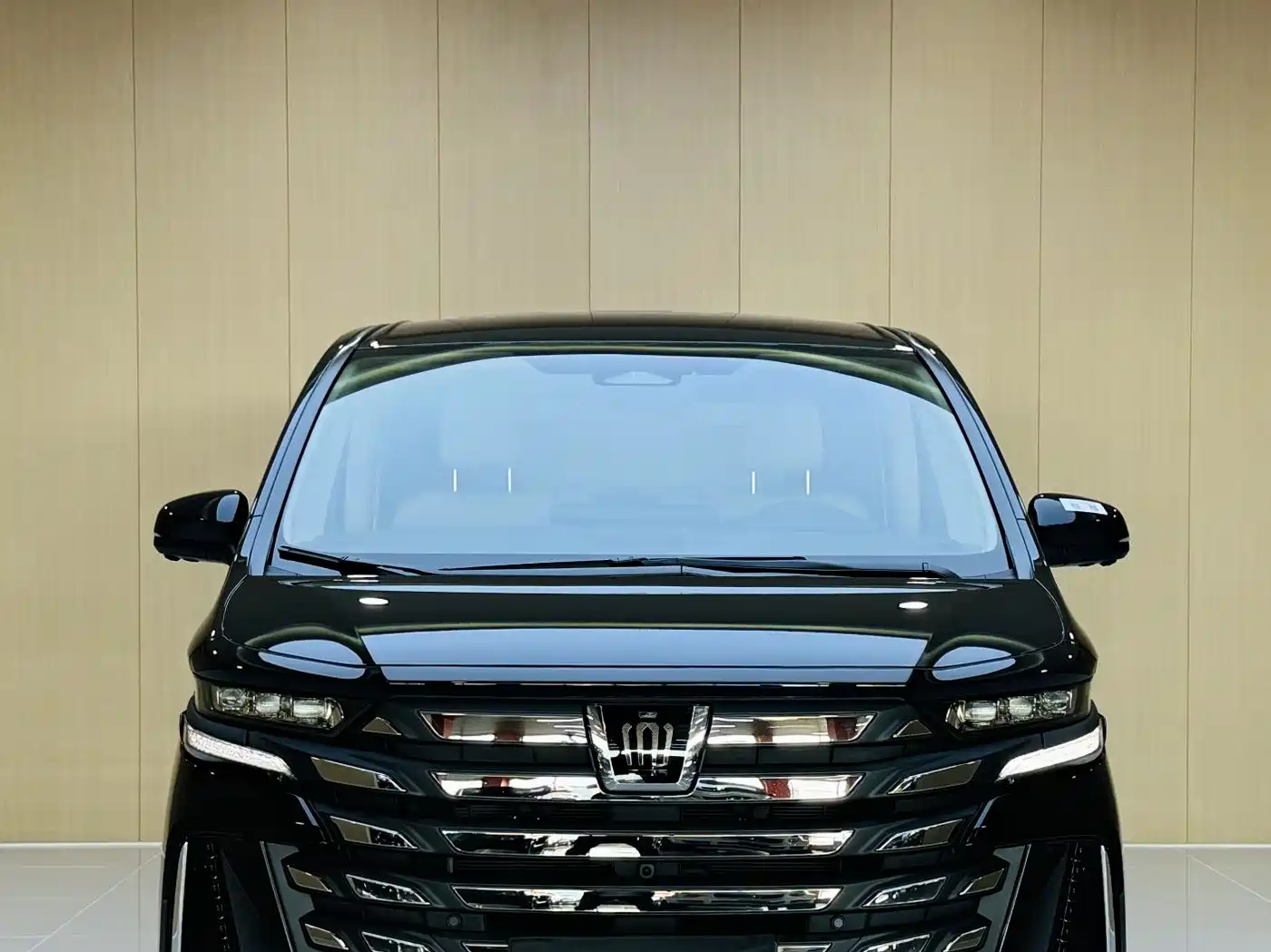 Toyota Vellfire 2024 Crown Hybrid 2.5L Executive Premium Edition фото 2