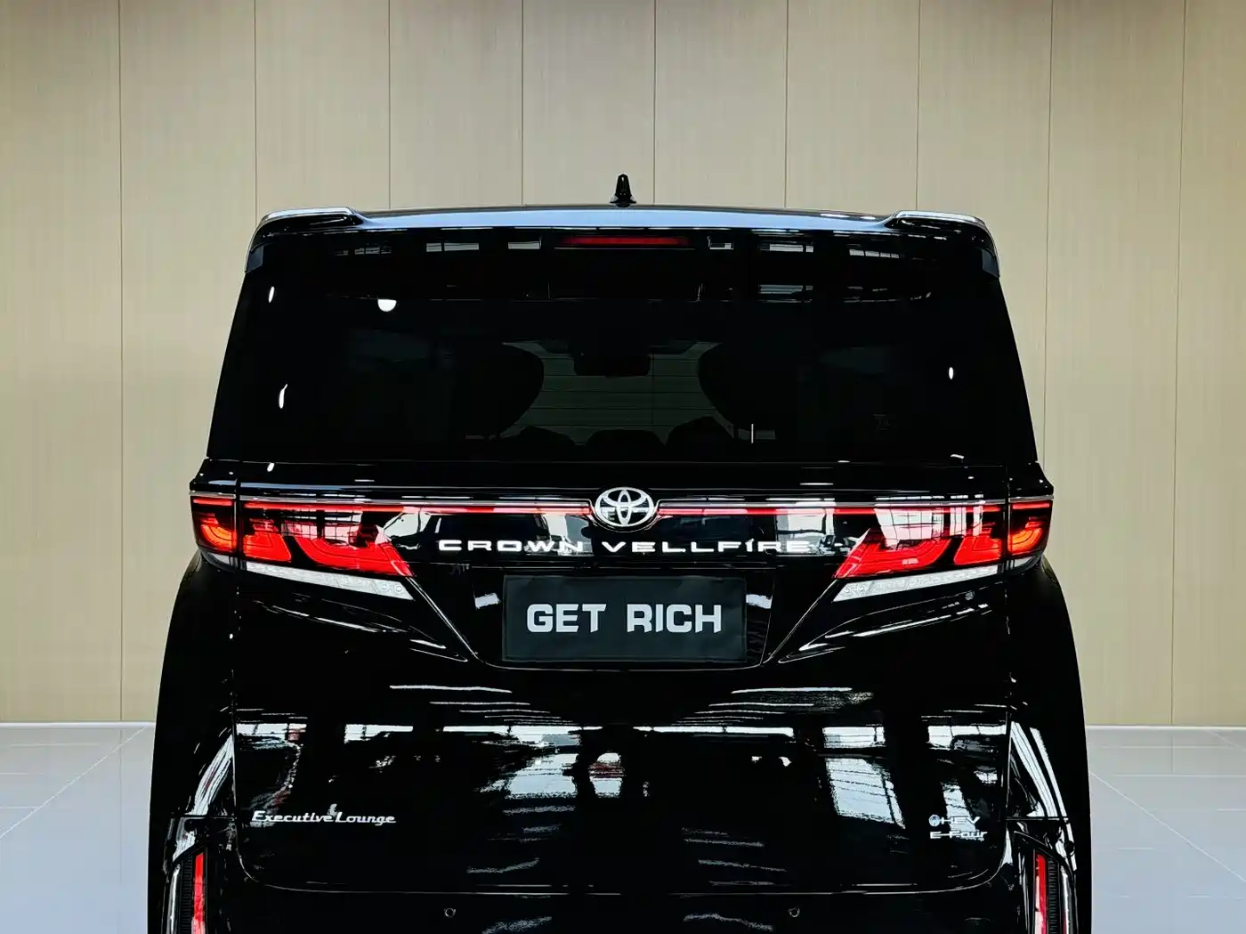 Toyota Vellfire 2024 Crown Hybrid 2.5L Executive Premium Edition фото 21