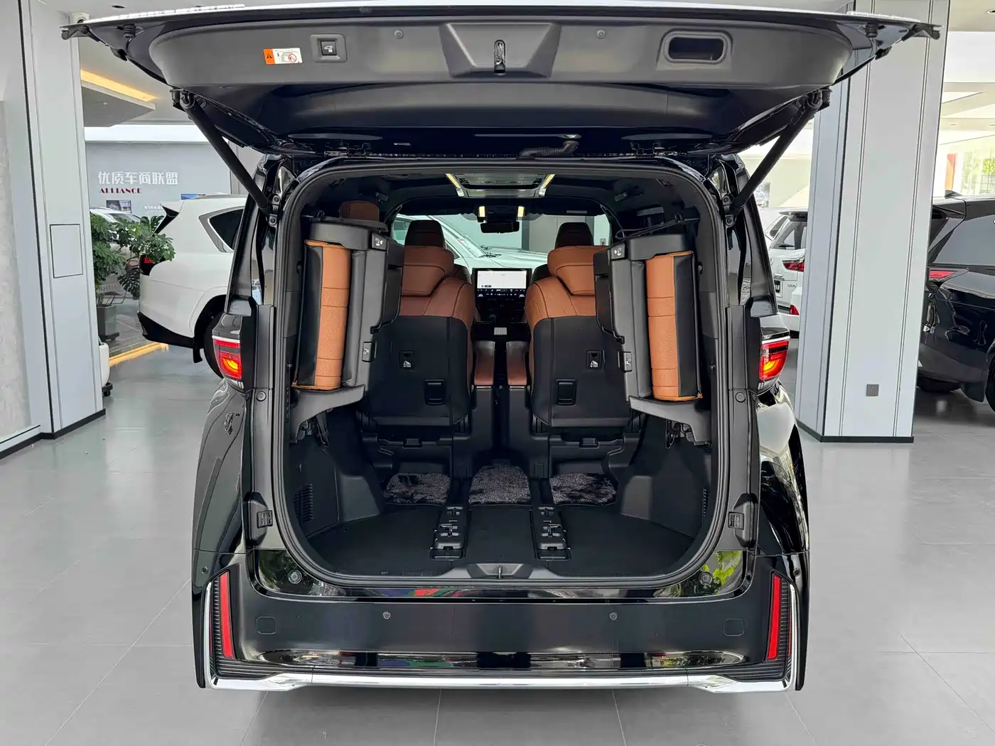 Toyota Vellfire 2024 Crown Hybrid 2.5L Executive Premium Edition фото 20