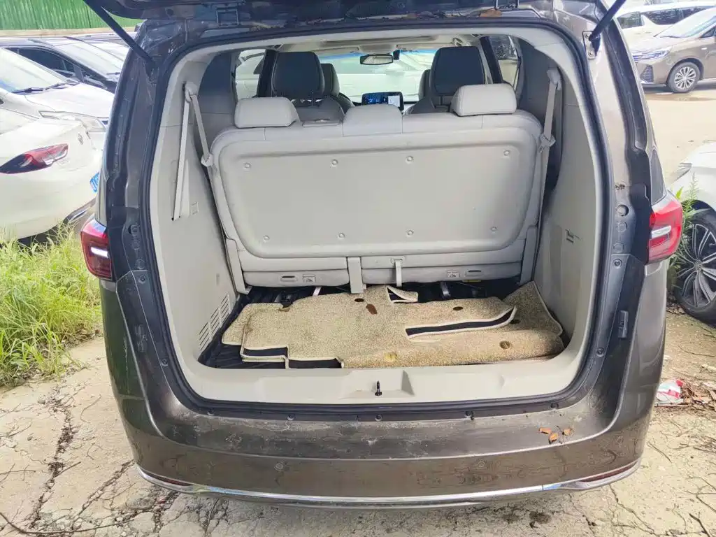 Photo 5 - Buick GL8