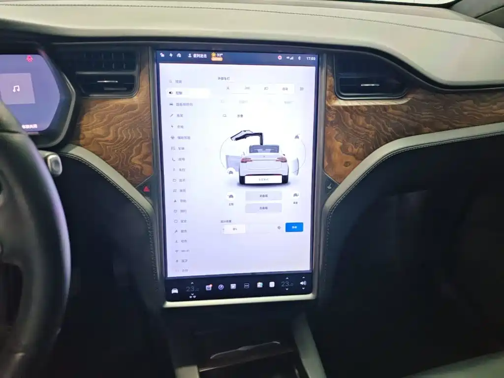 Фото 13 - Tesla Model X
