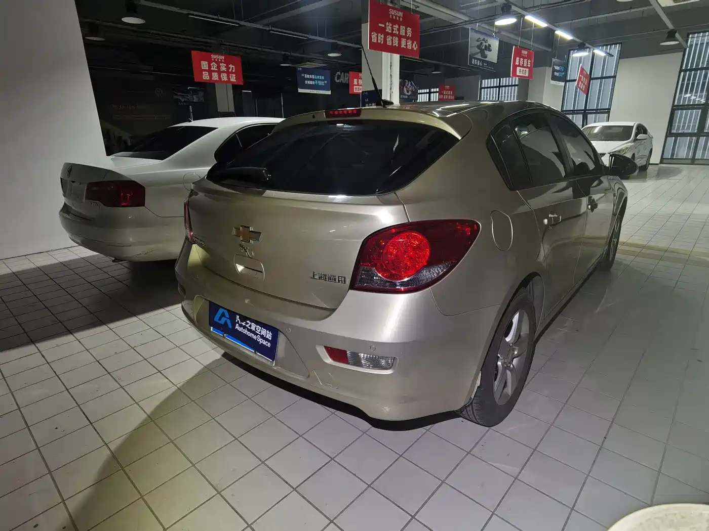 Chevrolet Cruze 2013 Hatchback 1.6L Automatic Luxury фото 2