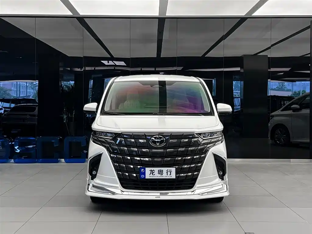 Toyota Alphard 2024 Hybrid 2.5L Ultimate Enjoyment Edition фото 2