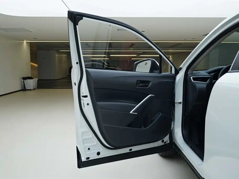 Toyota Frontlander 2024 2.0L CVT Elite Edition фото 14