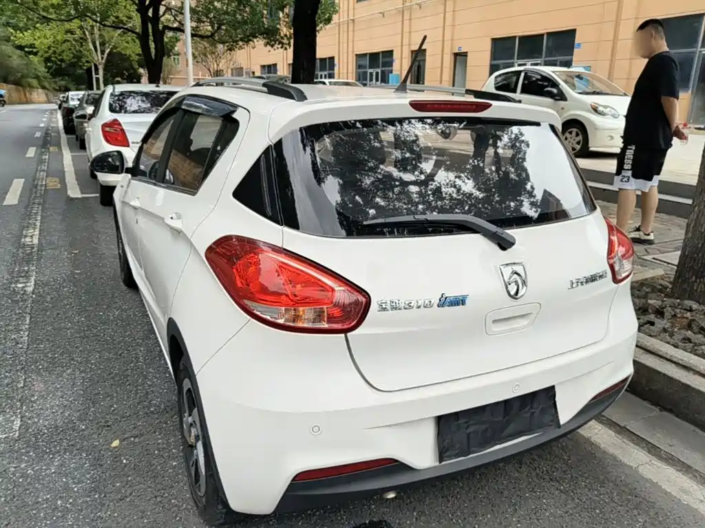Baojun 310 2019 2017 1.5L Auto Luxury