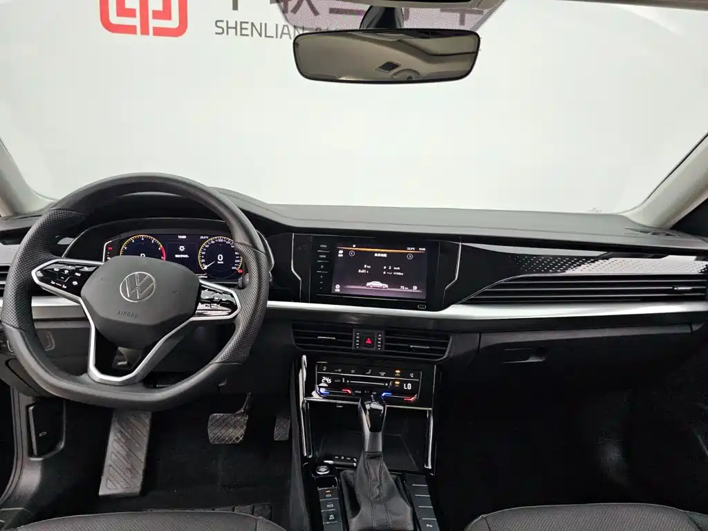 Photo 14 - Volkswagen Passat