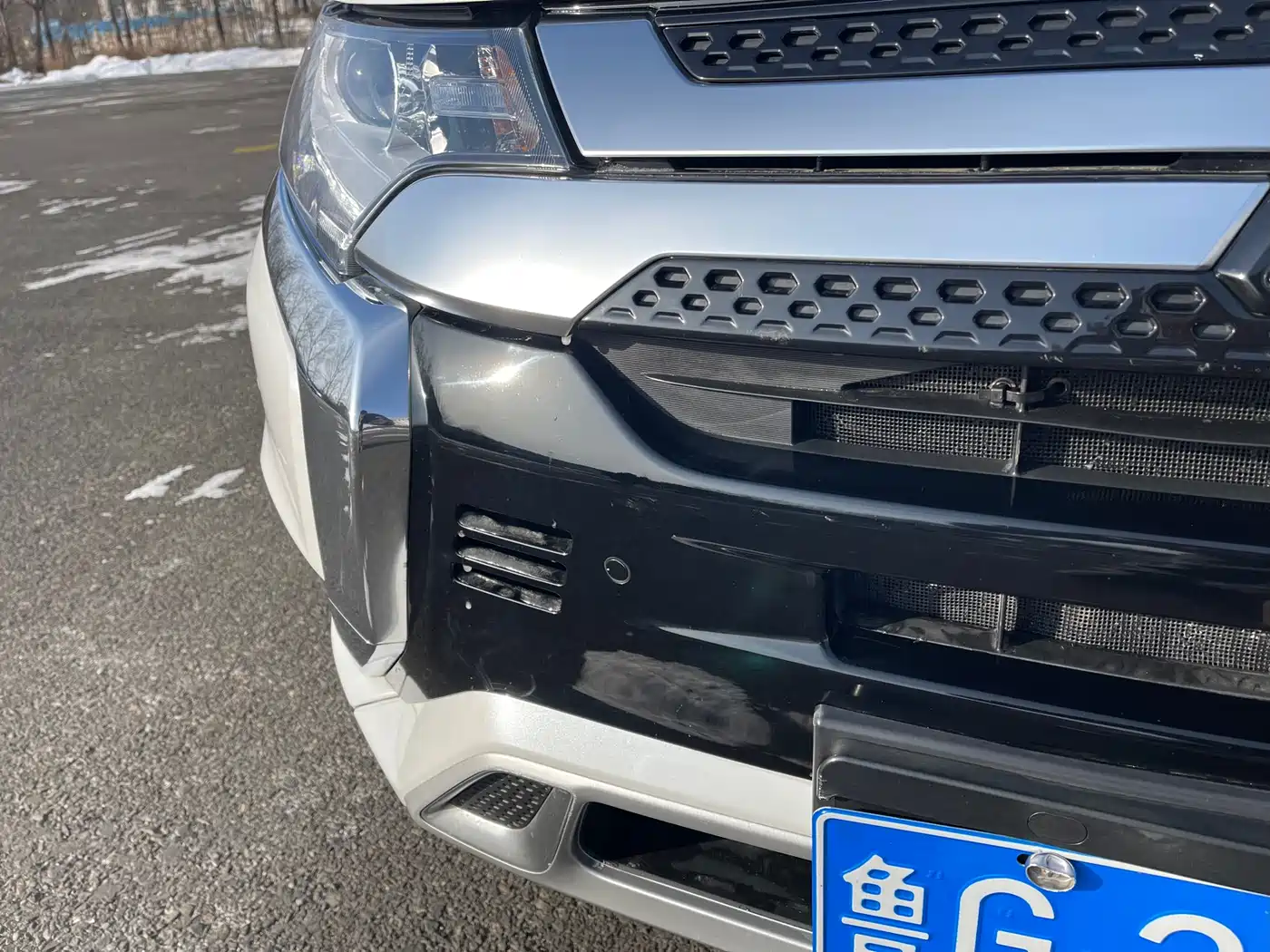 MITSUBISHI OUTLANDER
