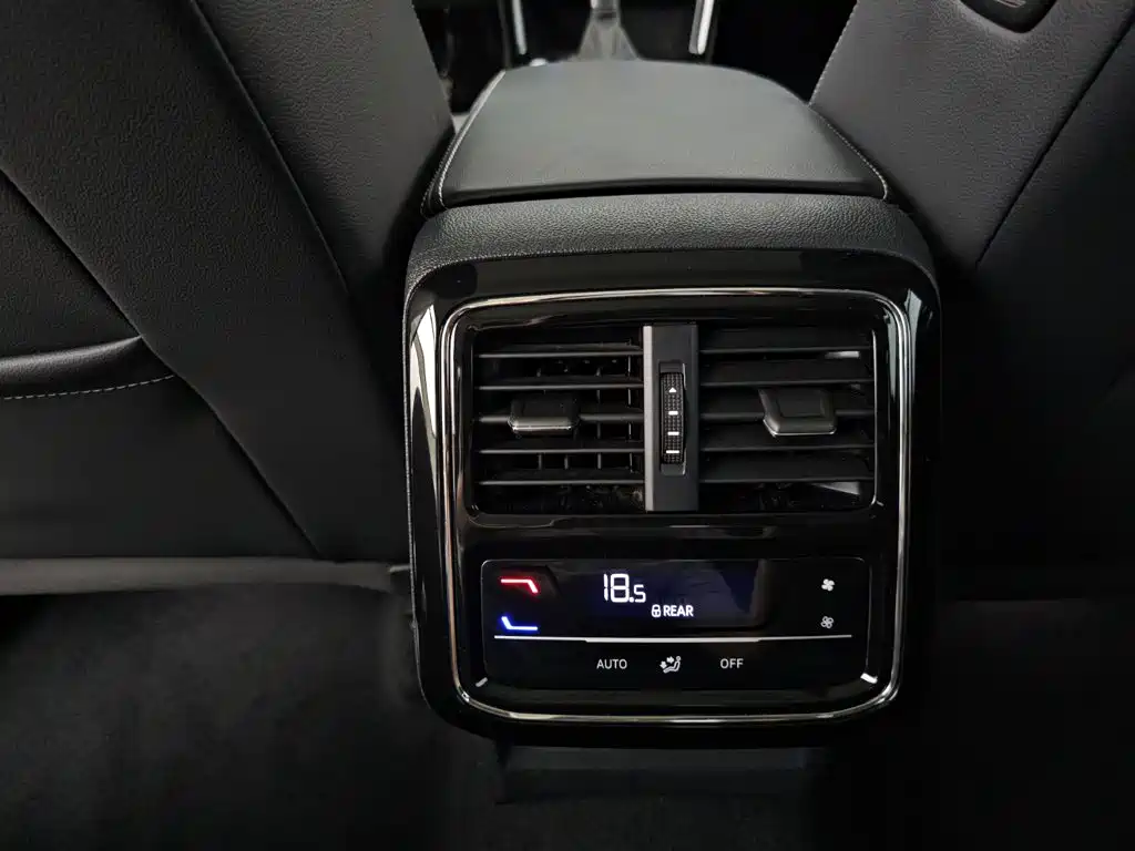 Photo 13 - Volkswagen Passat