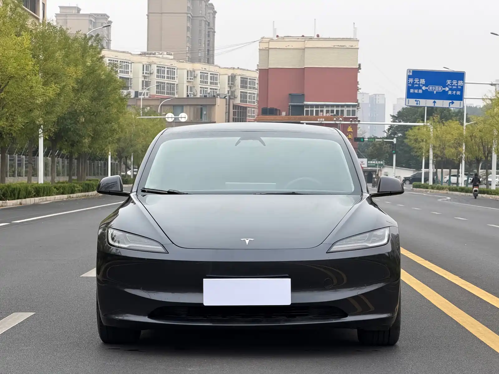 Фото 2 - Tesla Model 3