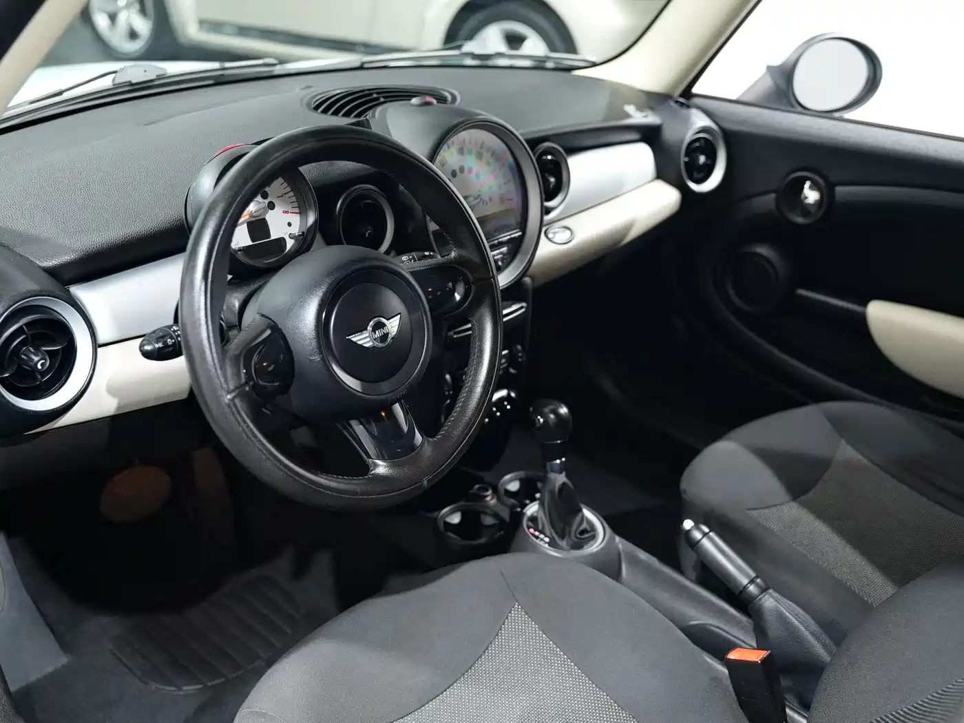 MINI CLUBMAN 2012 2011 1.6L ONE