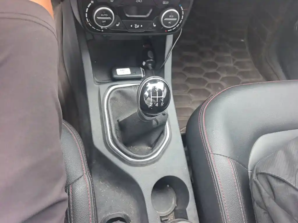 FAW Senya R7 2016 2016 1.6L Manual Premium