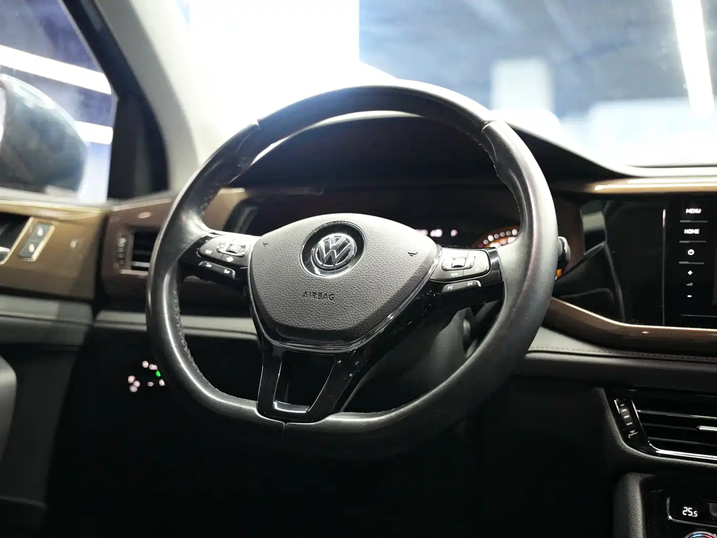 Volkswagen Tharu 2020 Model 280TSI 2WD Luxury Plus China VI фото 16