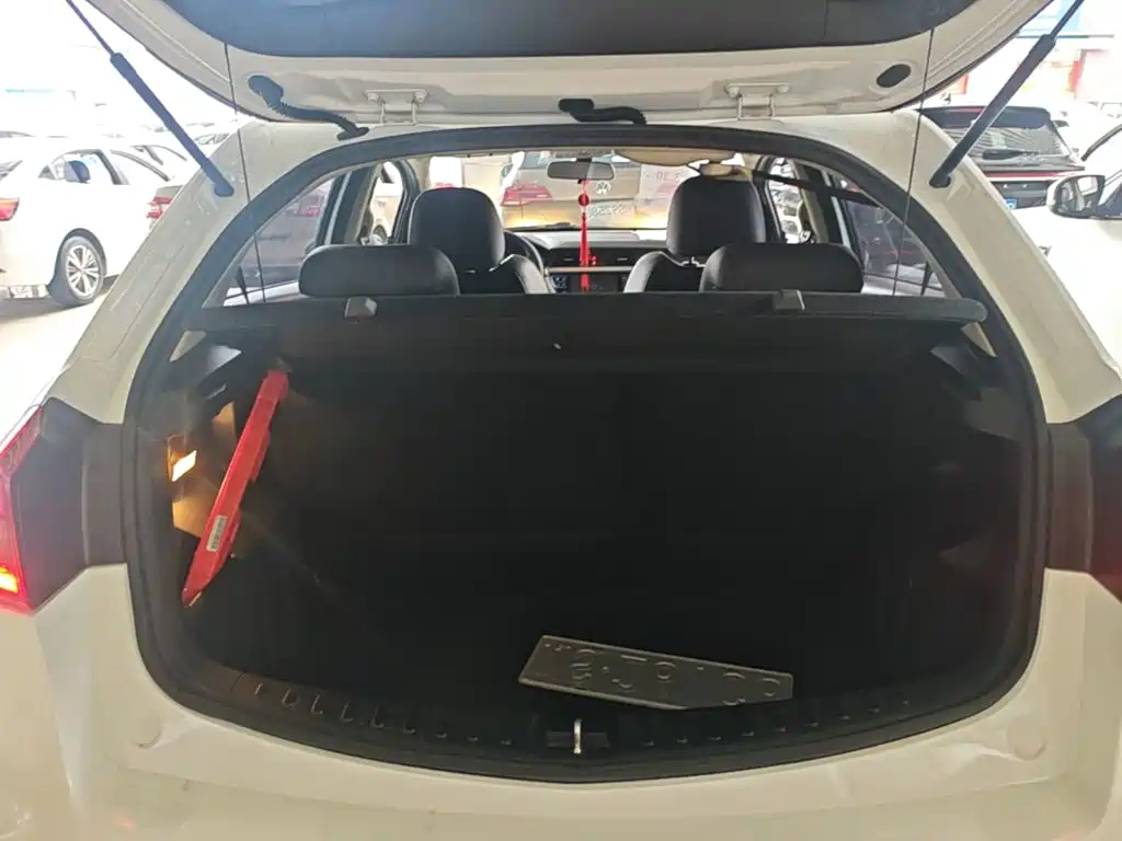 Фото 19 - Geely Vision X3