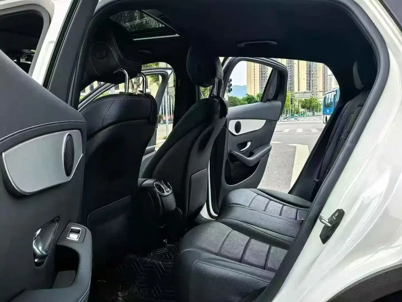 Mercedes-Benz GLC Coupe 2023 Model GLC 260 4MATIC Coupe SUV фото 7