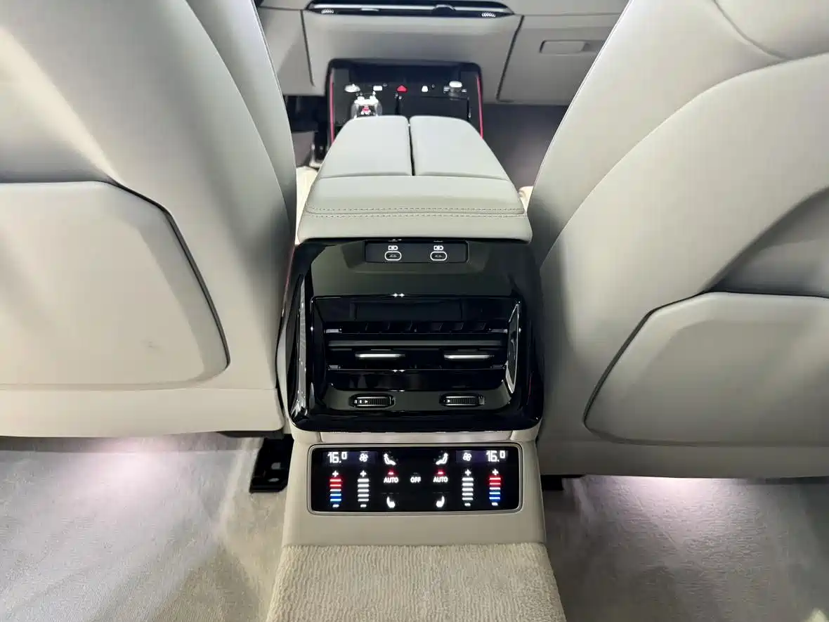 Photo 15 - Audi A6L