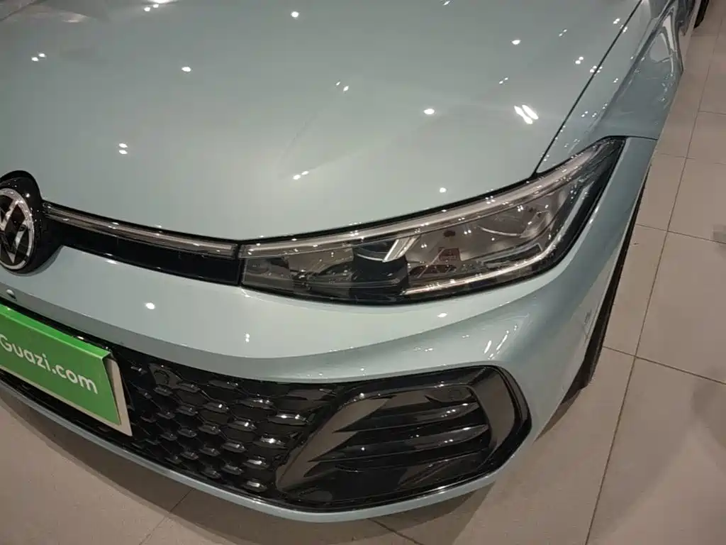 Фото 24 - Volkswagen Passat