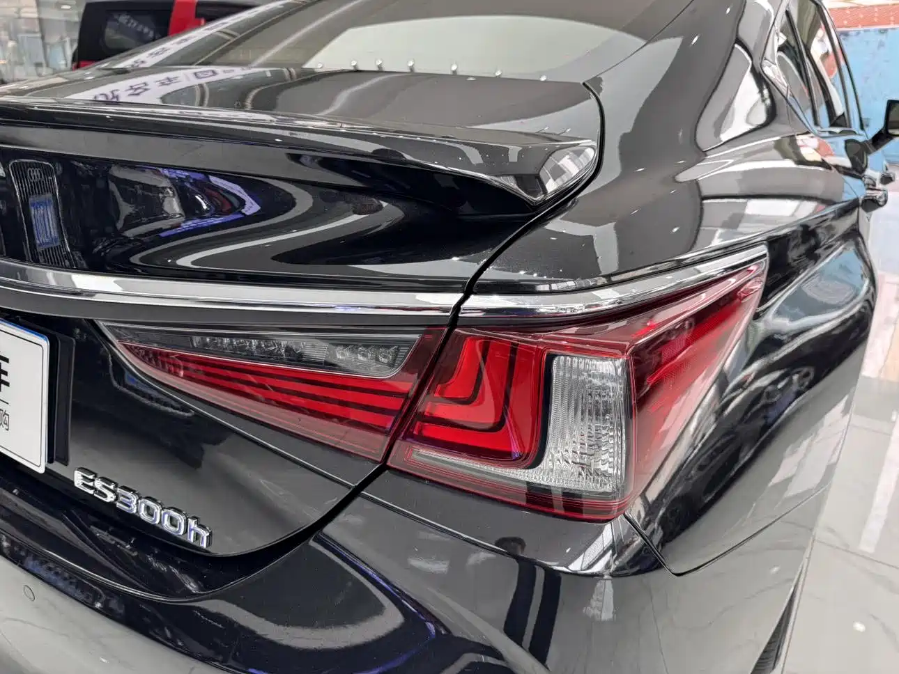Lexus ES 2018 300h Excellence Edition China V фото 4