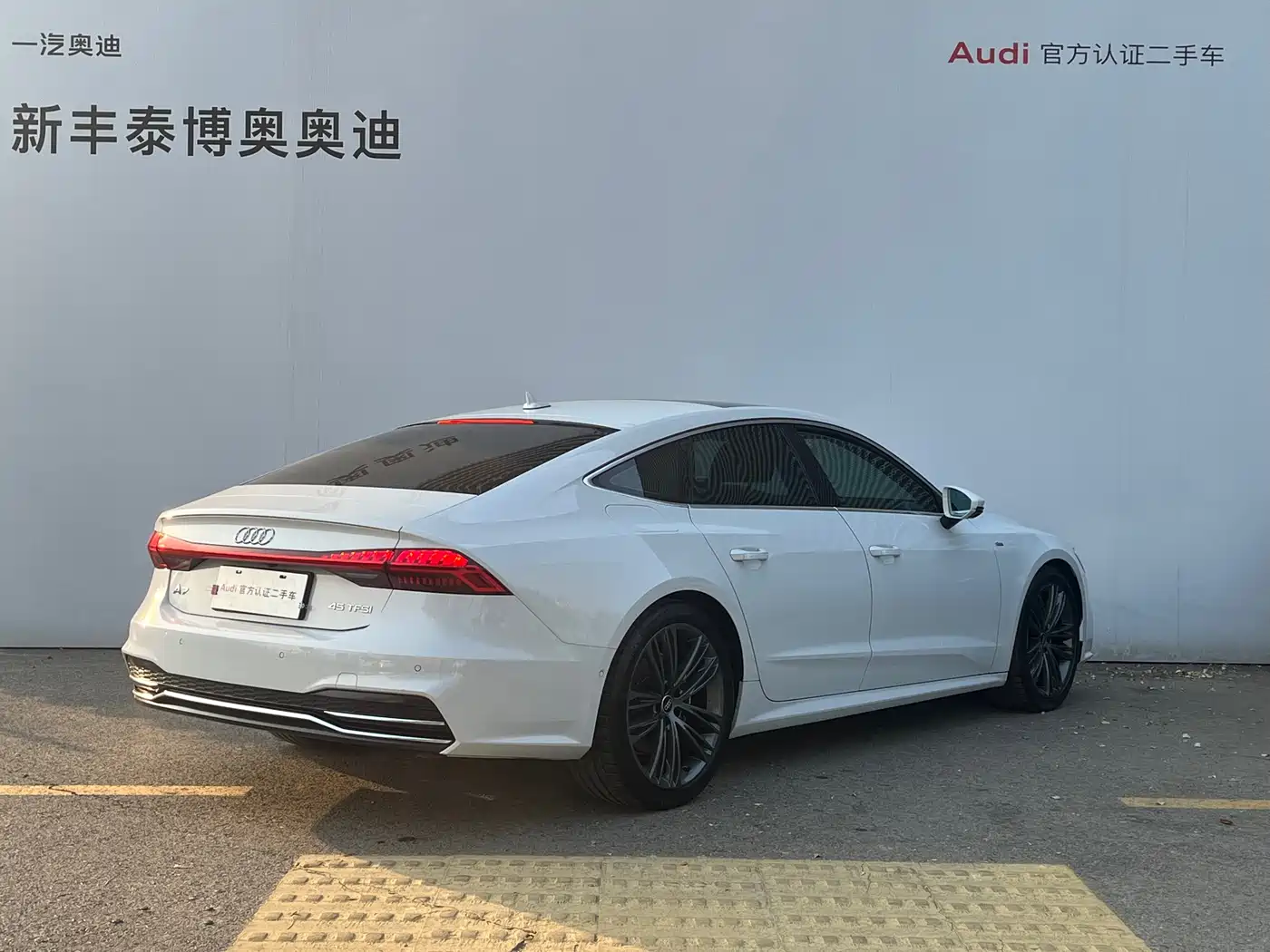 Audi A7 2023 Model 45 TFSI Premium Selection Edition фото 15