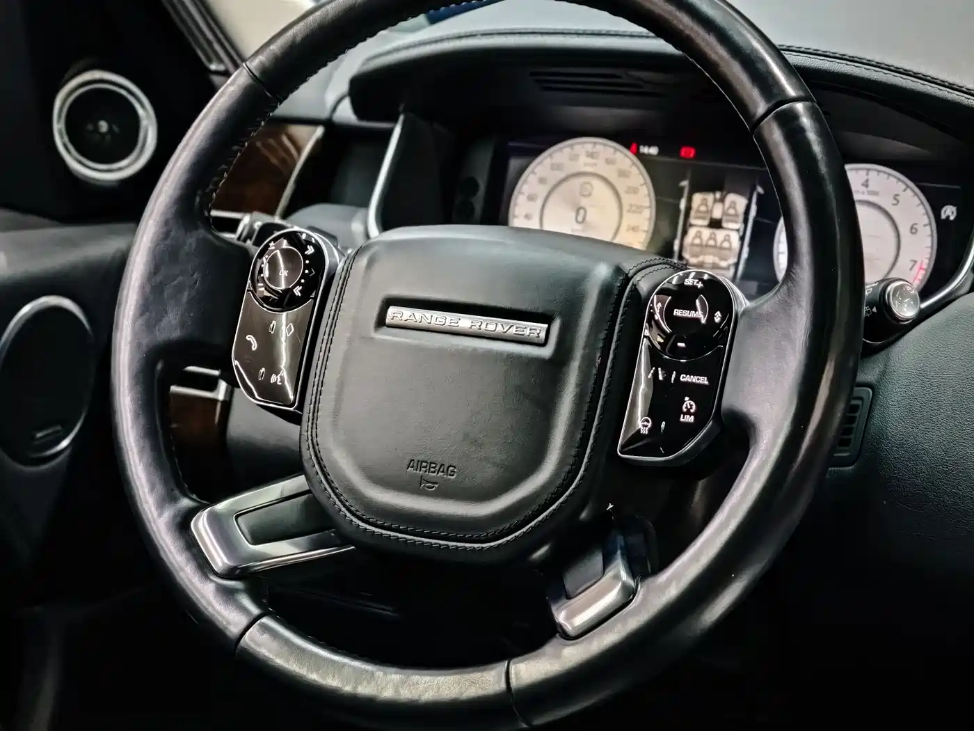 Land Rover Range Rover 2021 3.0 L6 Golden Age Edition фото 19