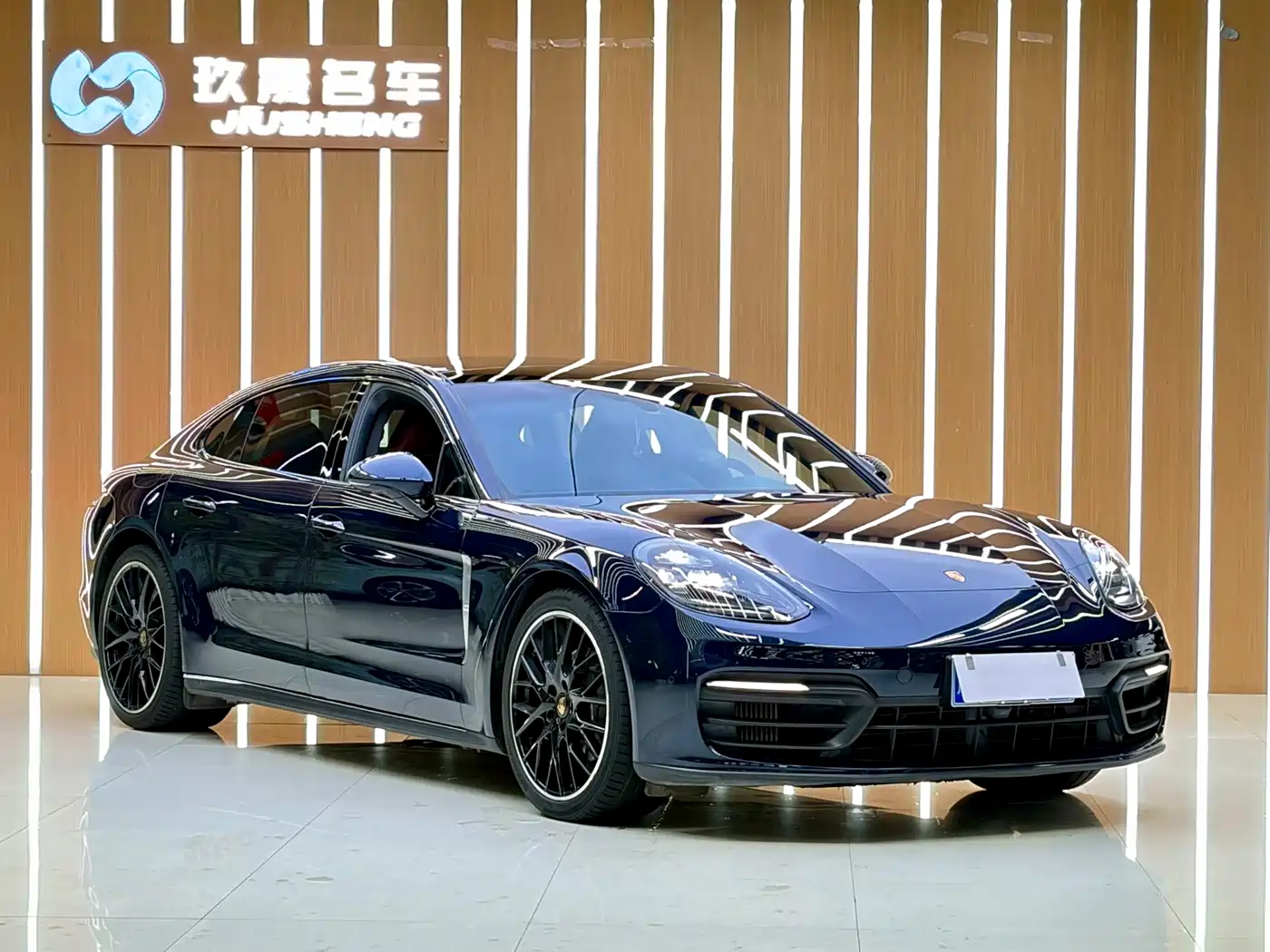 Фото 3 - Porsche Panamera