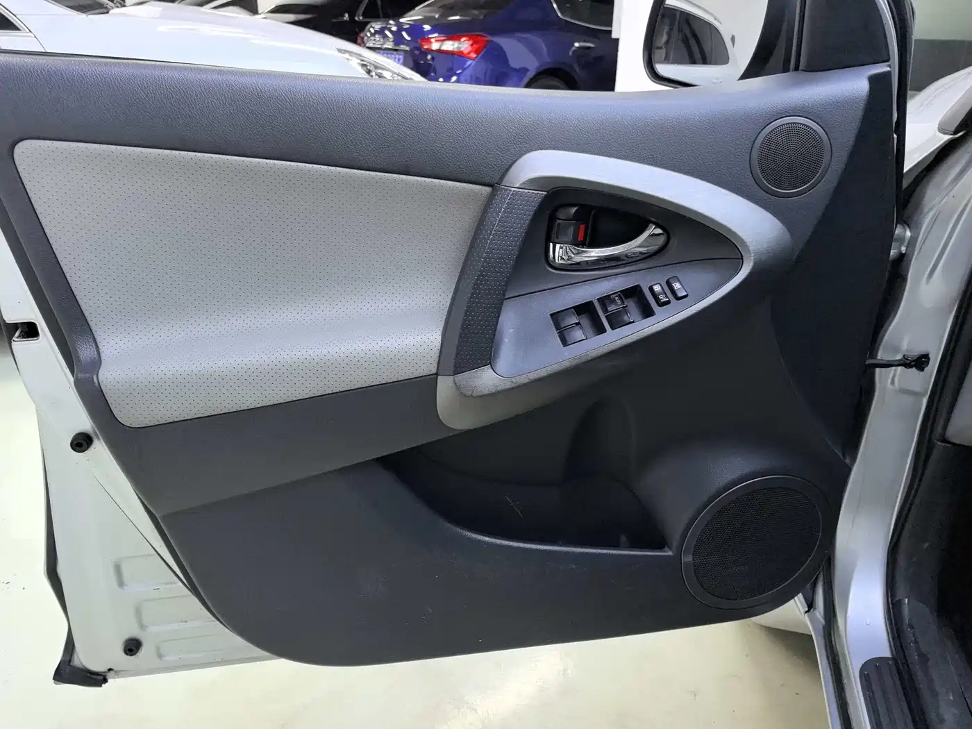 Toyota RAV4 Rongfang 2009 2.4L Automatic Luxury Navigation Edition фото 7