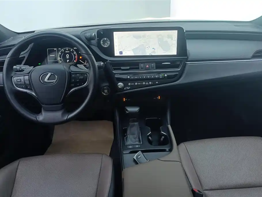 Lexus ES 2022 200 Excellence Edition фото 12
