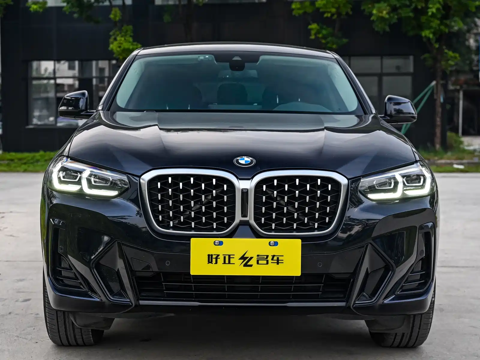 Photo 2 - BMW X4