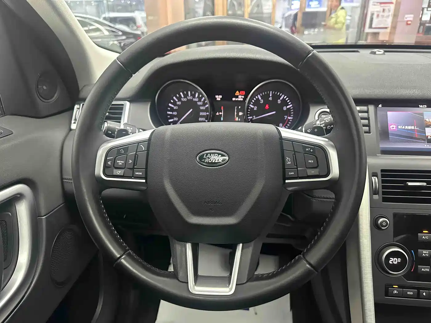 Land Rover Discovery Sport 2016 2.0T SE фото 12