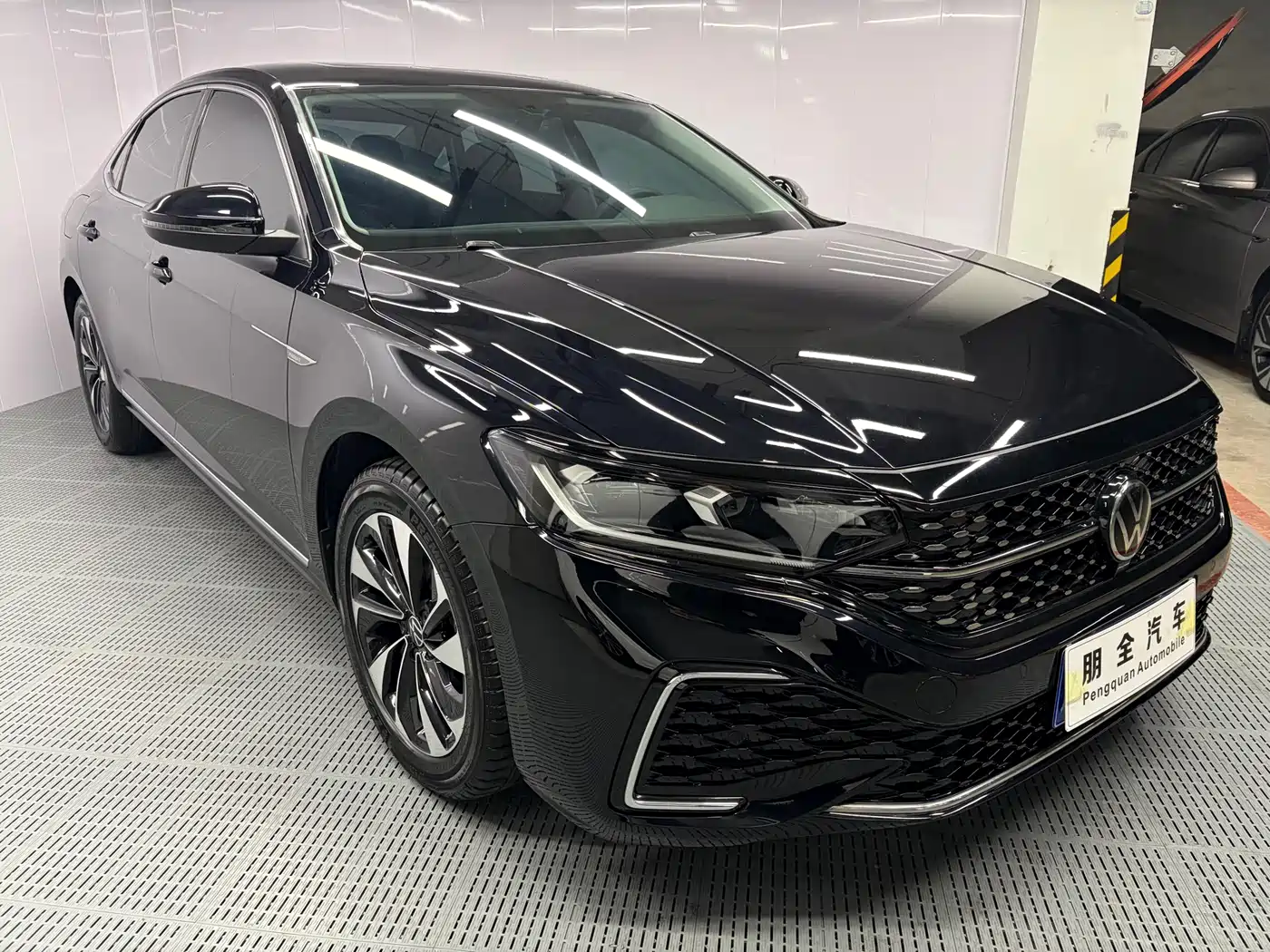 Volkswagen Passat 2023 280TSI Starlight Elite Edition фото 3