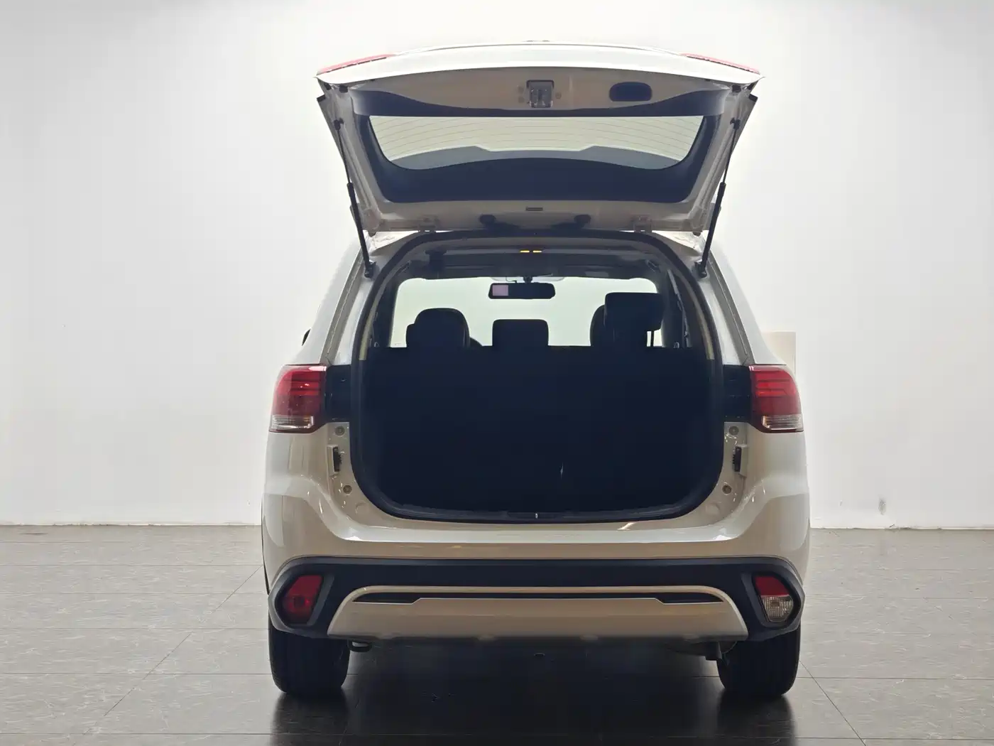 Mitsubishi Outlander 2020 2.0L 2WD Premium 5-seater фото 12