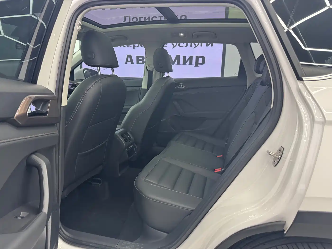 Volkswagen Tharu 2022 280TSI FWD Luxury Edition фото 5