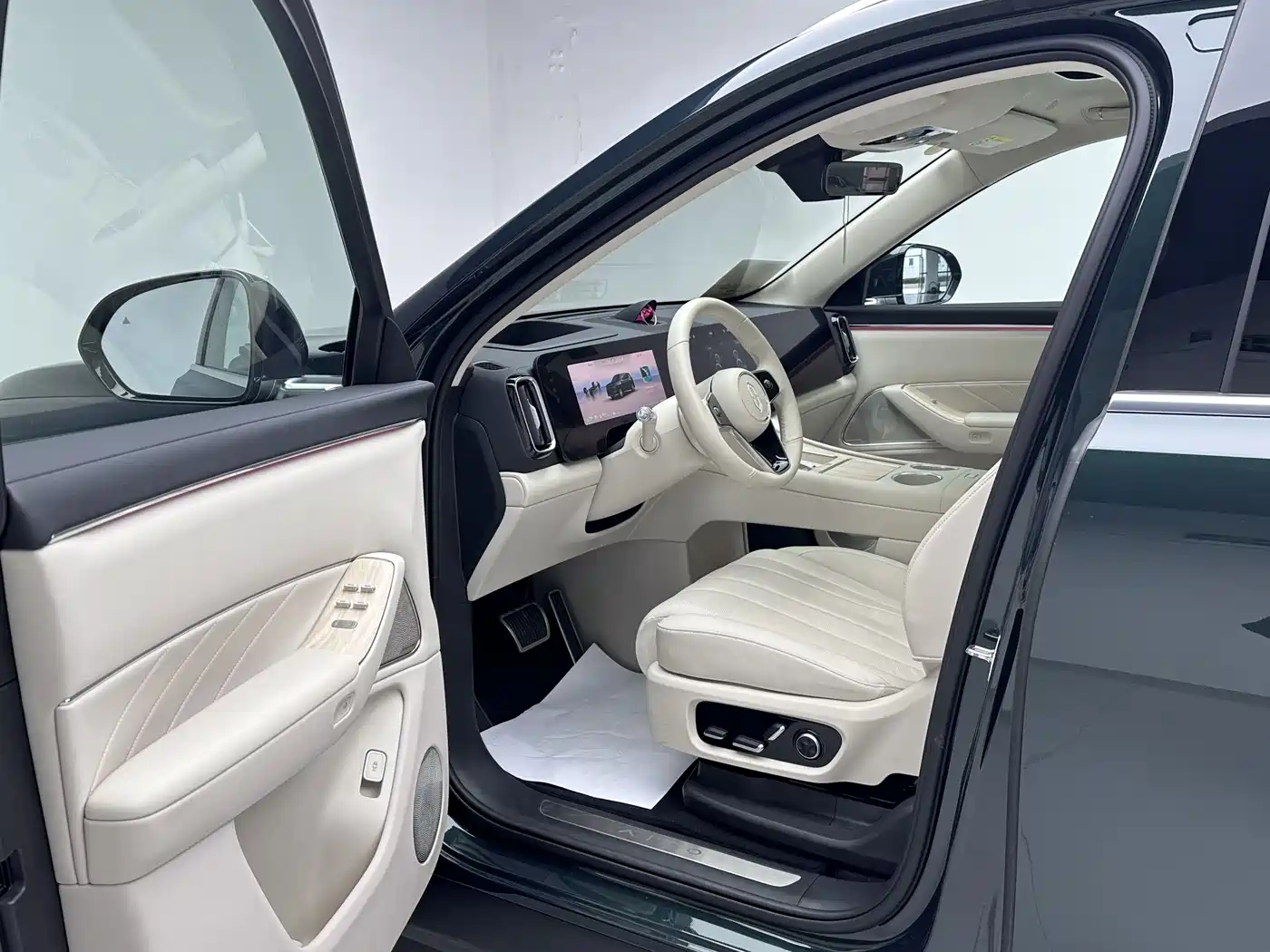 AITO Wenjie AITO M8 2025 Model Extended Range Max+ Edition 53.4kWh 6-Seater фото 9