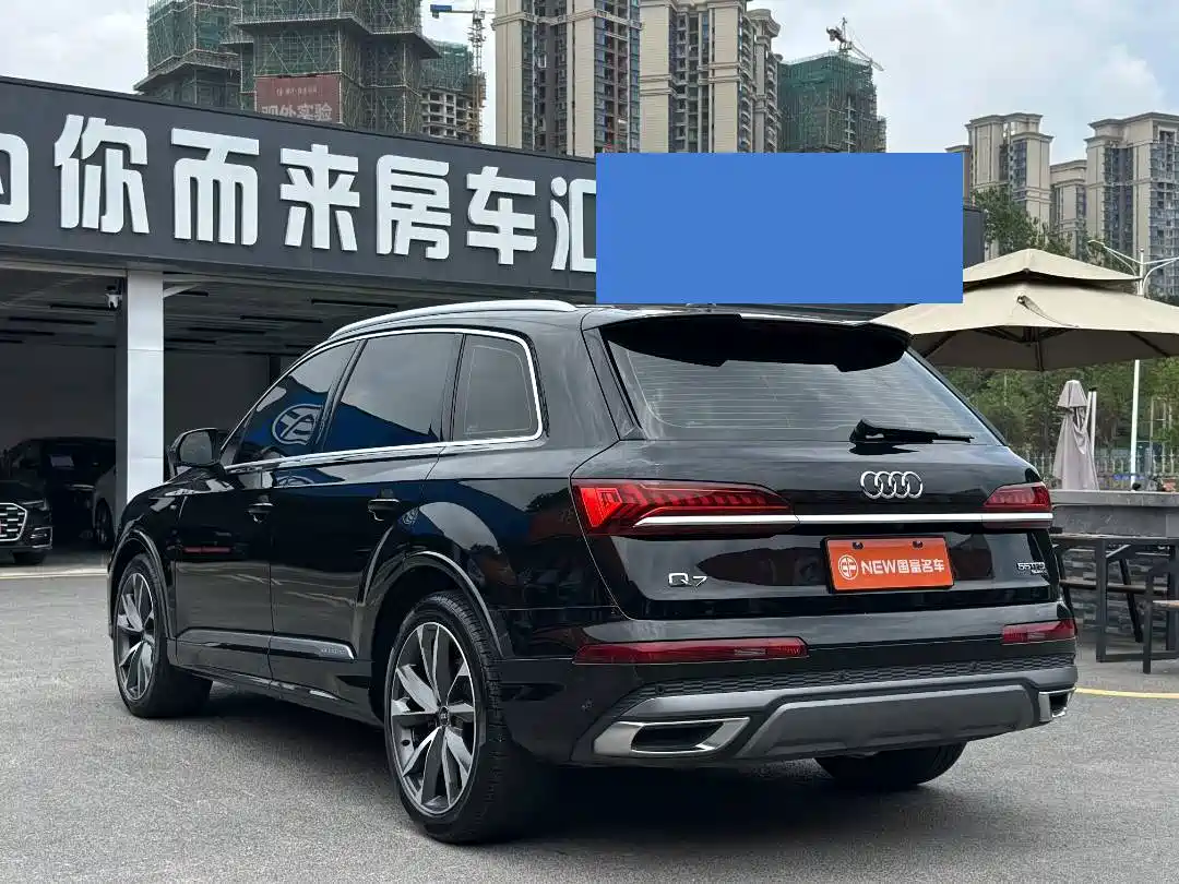 Фото 16 - Audi Q7