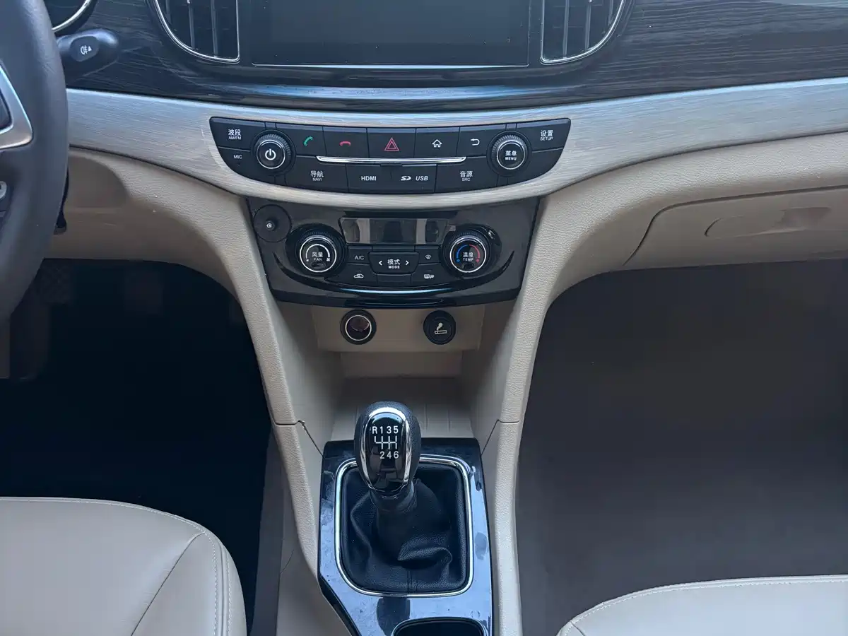 Фото 9 - Baojun 730