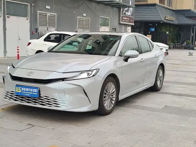 Toyota Camry 2.0E, Элит
