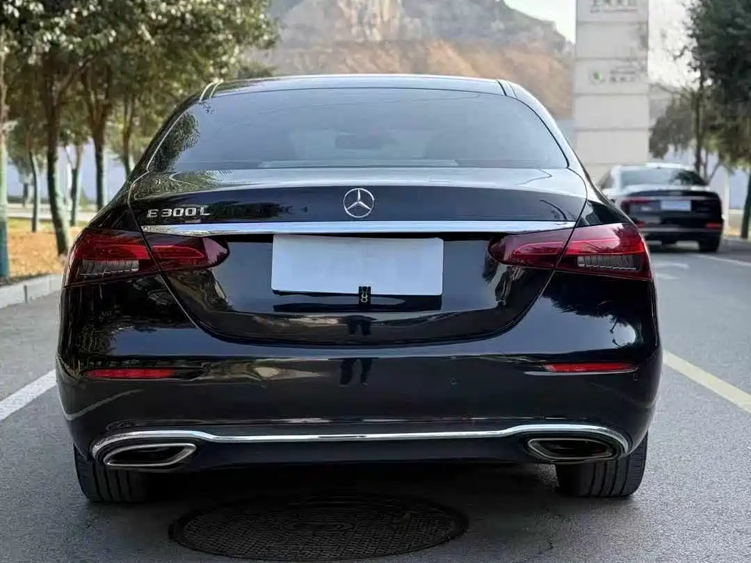 Фото 8 - Mercedes-Benz E-Class