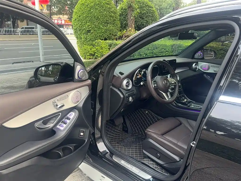 MERCEDES-BENZ GLC