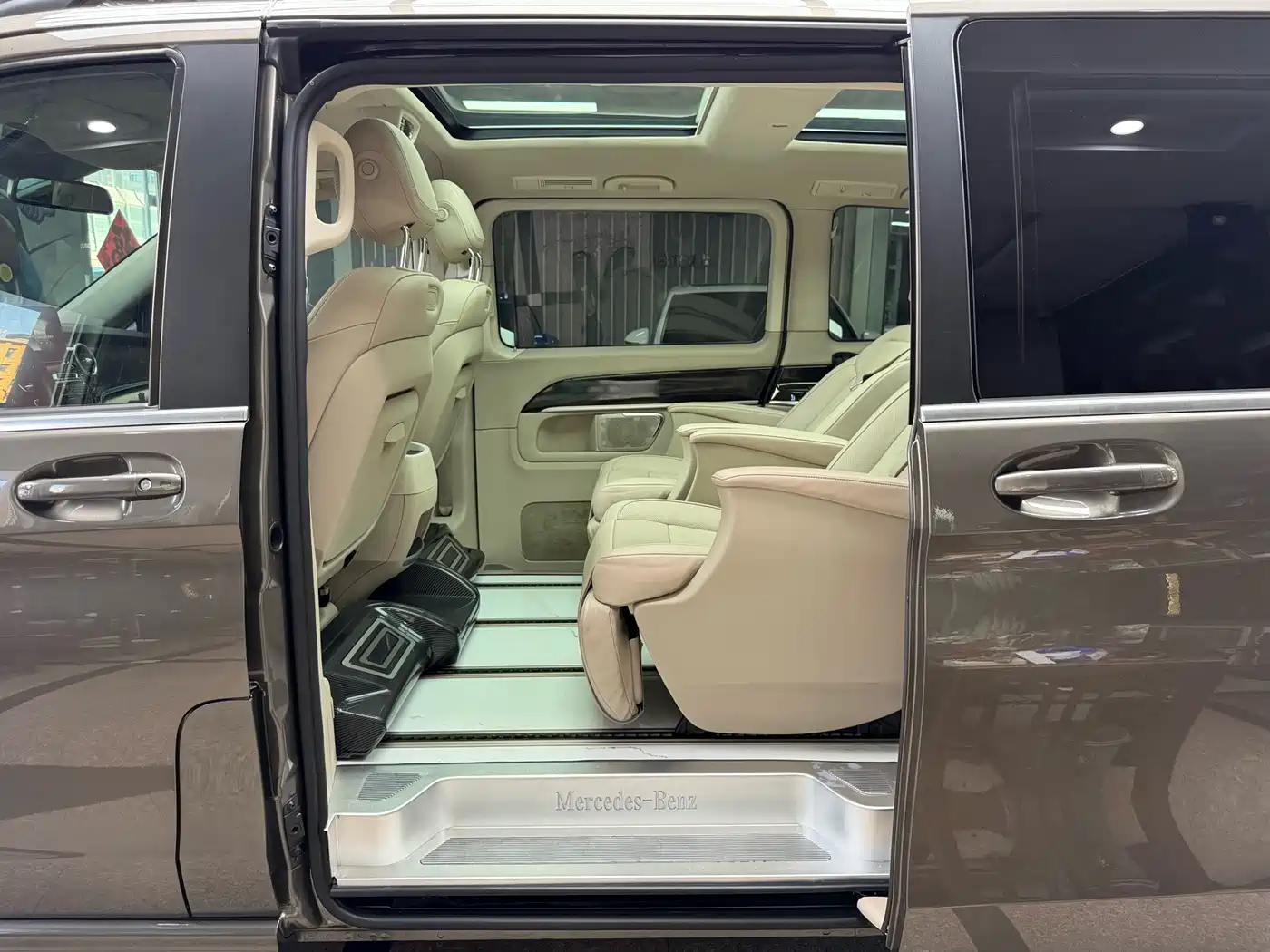 Mercedes-Benz V-Class 2017 Model V 260 Premium Edition фото 19