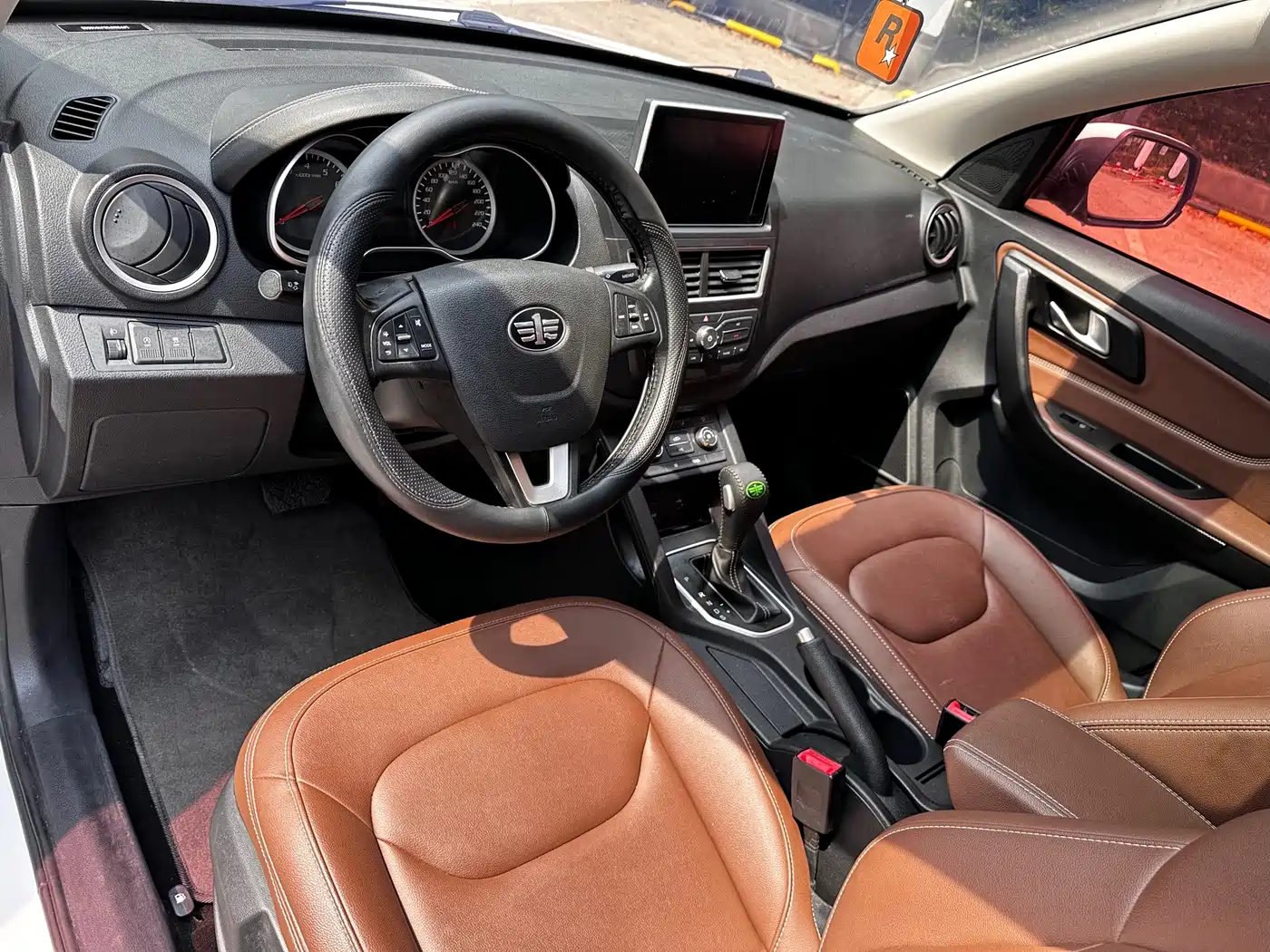Besturn X40 2018 2018 Internet Celebrity Edition 1.6L Automatic Luxury